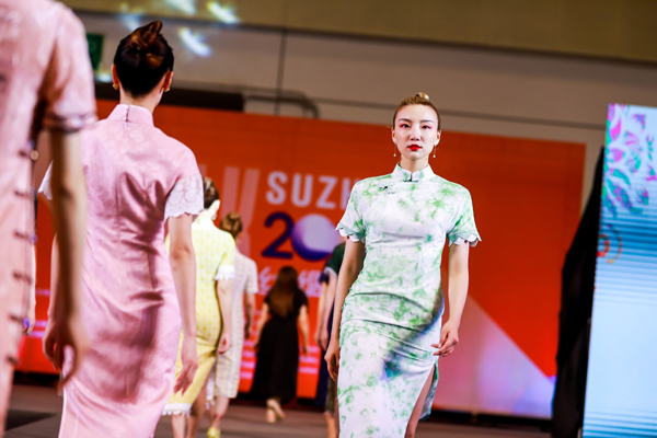 荷言旗袍亮相丝绸苏州2020展 带你静享似水流年的艺术之美
