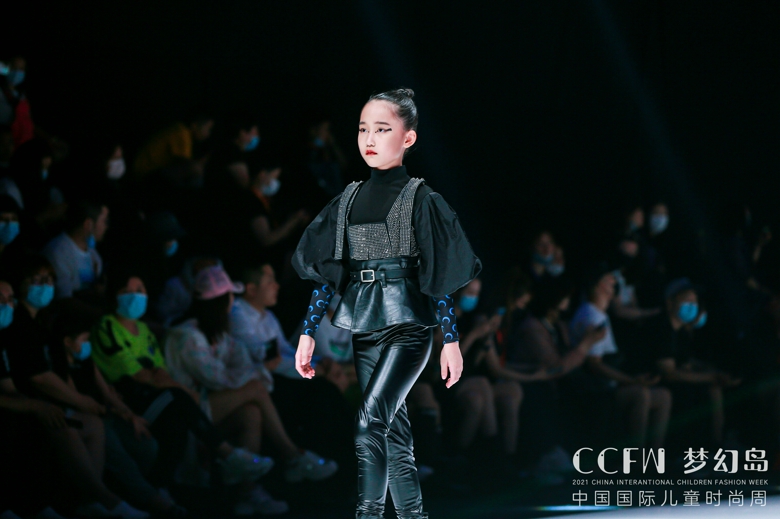 CCFW | FAN'S 2021 FASHION SHOWйʶͯʱ